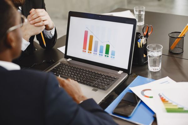 How Do UK Businesses Navigate Economic Uncertainty in 2023?