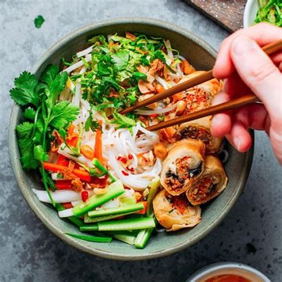   Bún Chả Gio - Herkullinen yhdistelmä tuoretta yrttäus ja rapeaa täytettä!