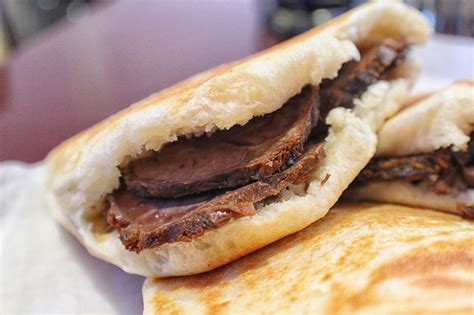  Xi'an Rou Jia Mo: Savory Meat Unleashed Between Crispy Flatbread?