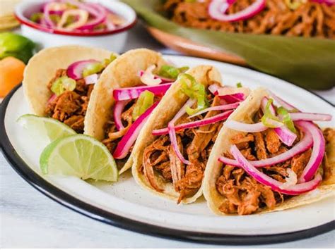  Cochinita Pibil: Kypsää ja Juurevaa Makua Mausteisessa Marinadissa!