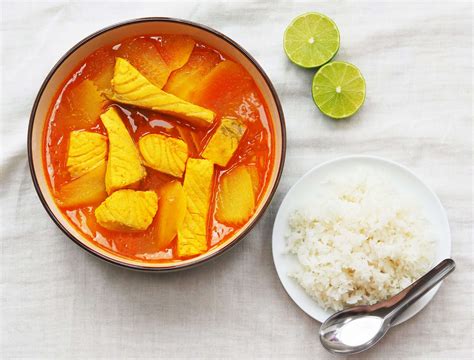  Gaeng Som - Erittäin mausteinen ja raikas currykoktail joka herättää makunystyrät henkiin!