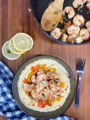  Shrimp & Grits: Herkullinen Etelävaltioiden Klassikko Mausteisella Ketsuppilla ja Kermaisella Rakenteella!